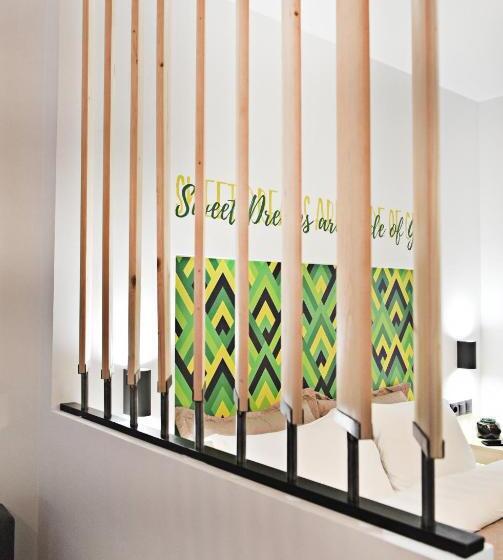 استودیوی لوکس, The Athenians Modern Apartments