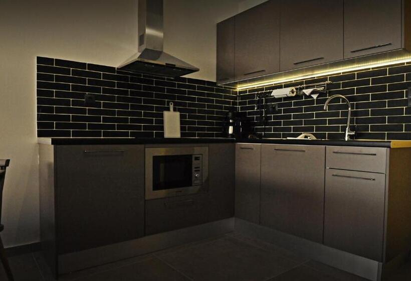 اتاق لوکس چهار تخته, The Athenians Modern Apartments