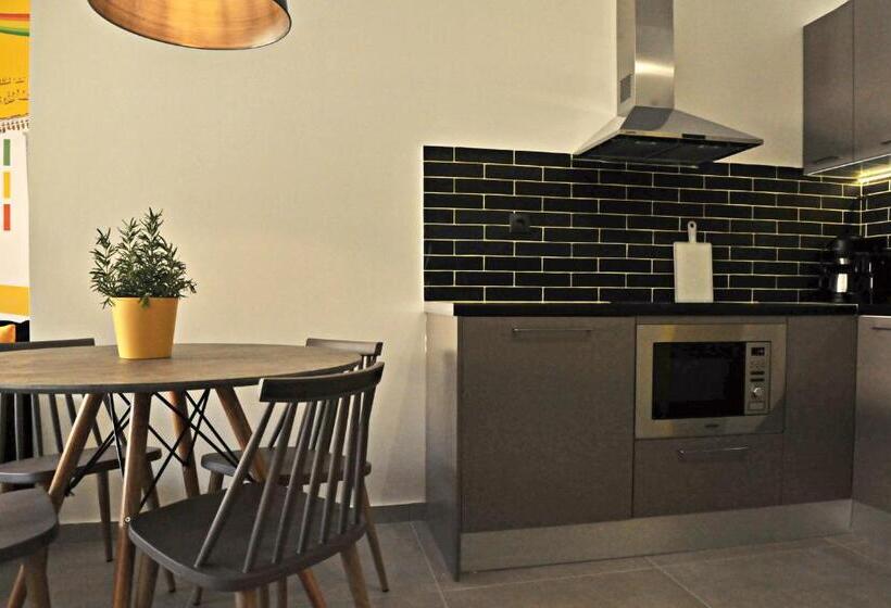 اتاق لوکس چهار تخته, The Athenians Modern Apartments