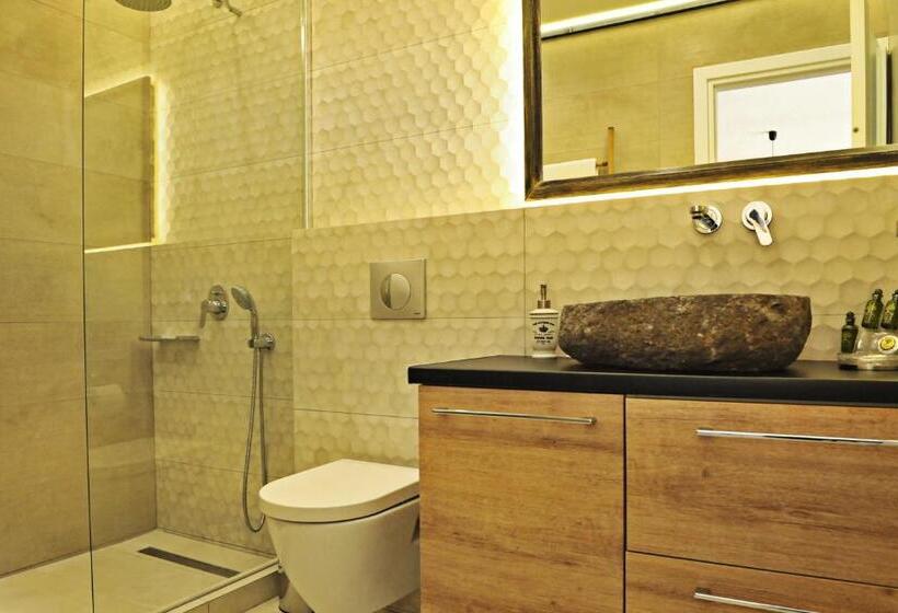 اتاق لوکس چهار تخته, The Athenians Modern Apartments