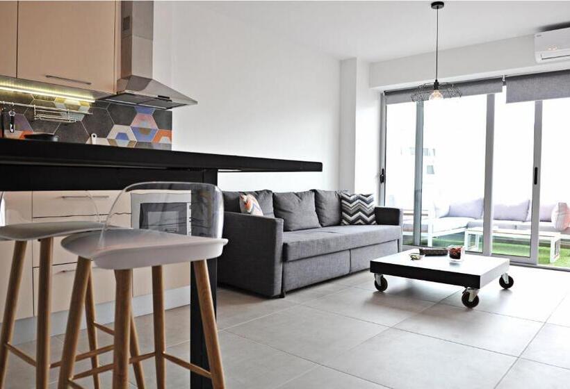 سوییت خانوادگی, The Athenians Modern Apartments