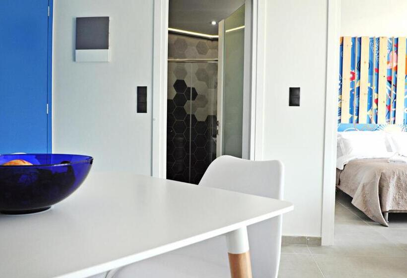 سوئیت جونیور با تراس, The Athenians Modern Apartments