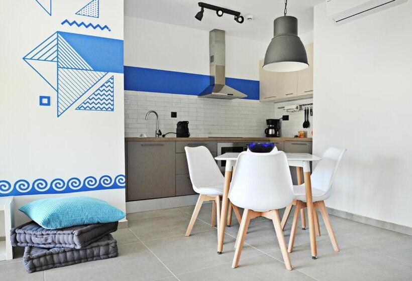 سوئیت جونیور با تراس, The Athenians Modern Apartments