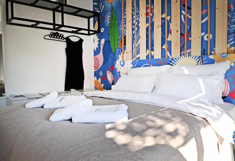 سوئیت جونیور با تراس, The Athenians Modern Apartments