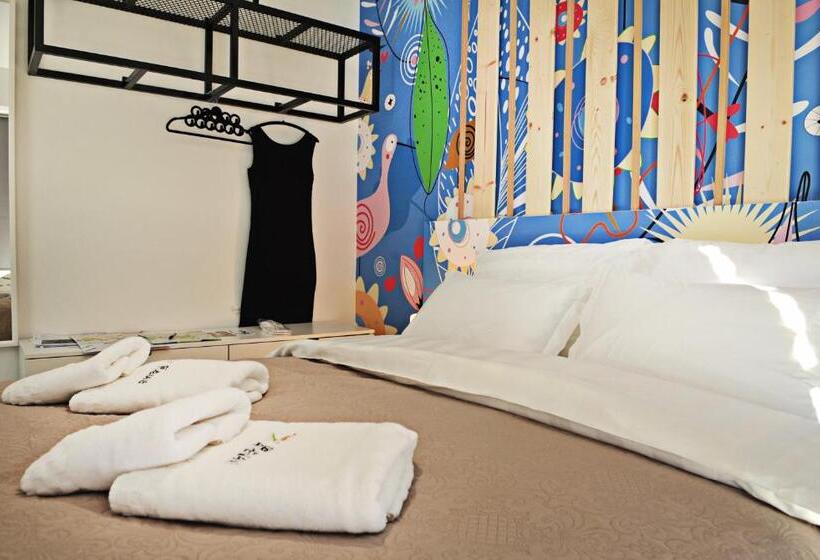 سوئیت جونیور با تراس, The Athenians Modern Apartments