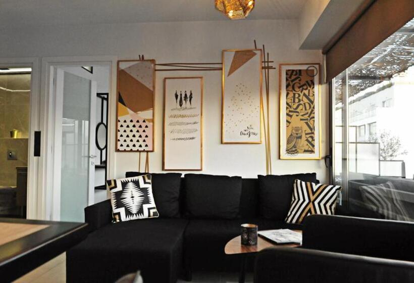 سوییت لوکس, The Athenians Modern Apartments