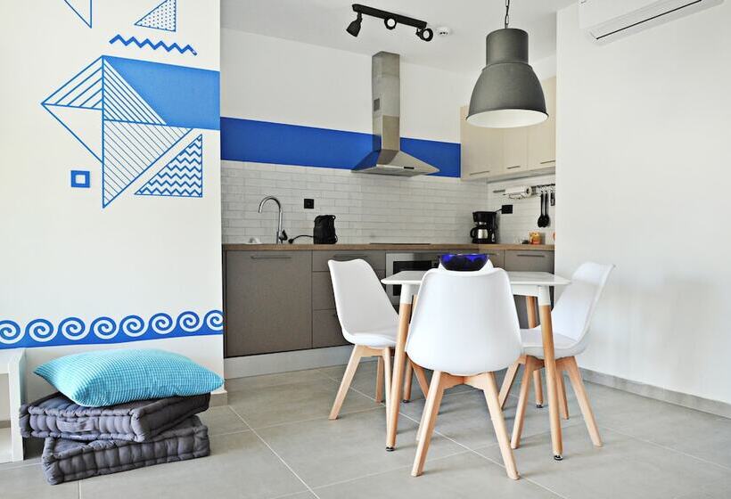 استودیوی لوکس, The Athenians Modern Apartments