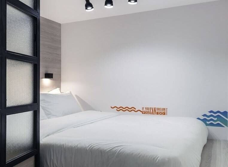 سوییت خانوادگی, The Athenians Modern Apartments