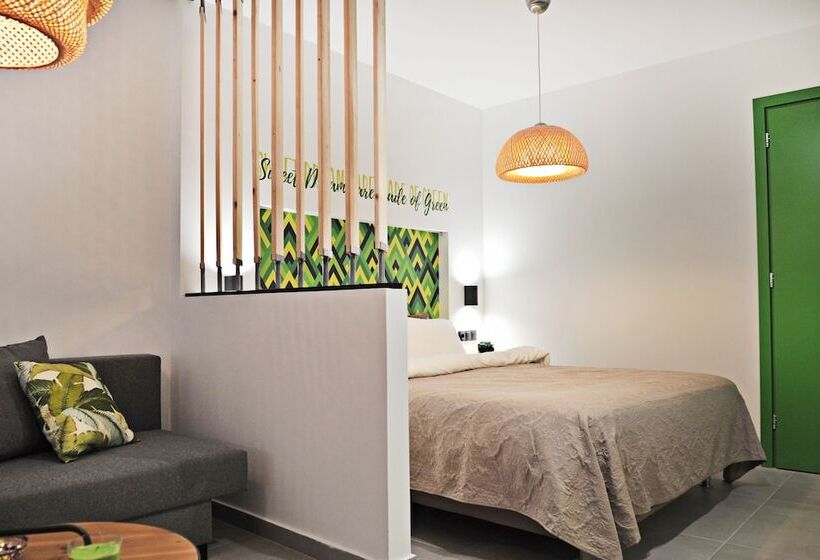 استودیوی لوکس, The Athenians Modern Apartments