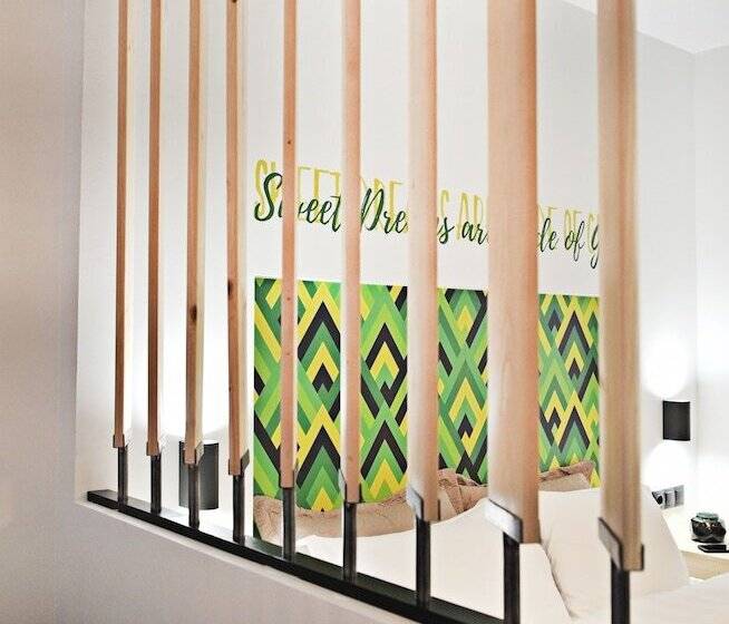 استودیوی لوکس, The Athenians Modern Apartments