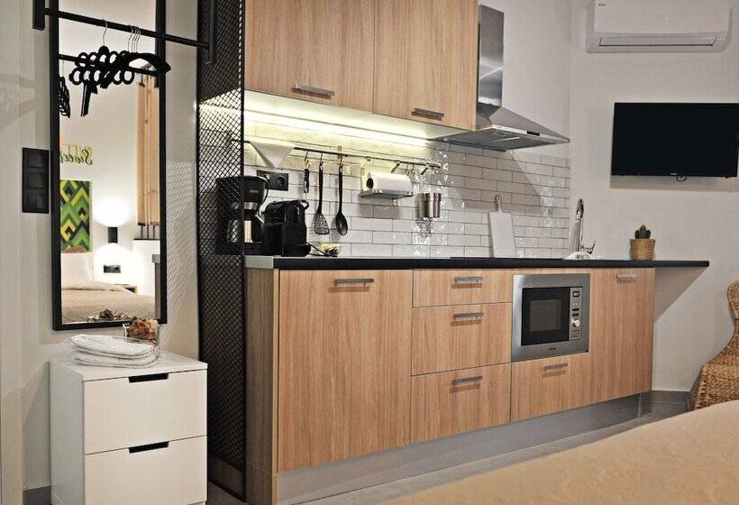 استودیوی لوکس, The Athenians Modern Apartments