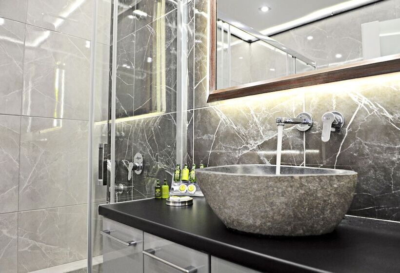 سوییت خانوادگی, The Athenians Modern Apartments