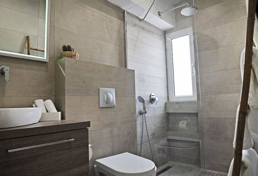 استودیوی لوکس, The Athenians Modern Apartments