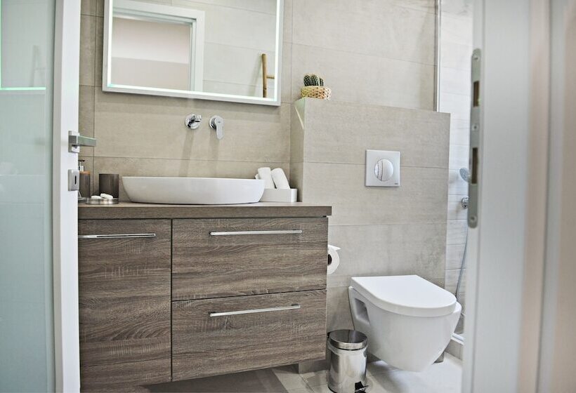 استودیوی لوکس, The Athenians Modern Apartments