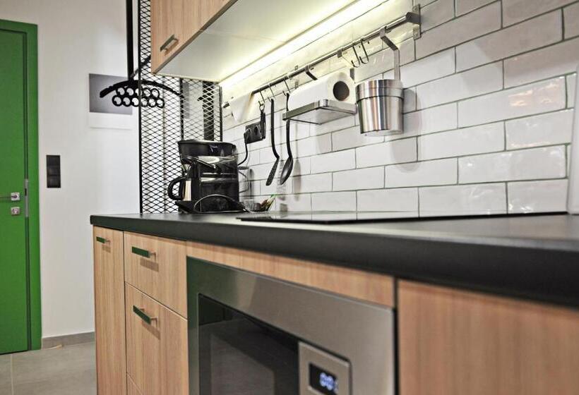 استودیوی لوکس, The Athenians Modern Apartments