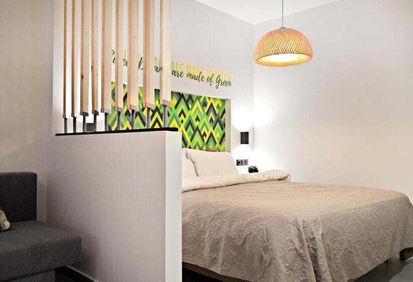 استودیوی لوکس, The Athenians Modern Apartments