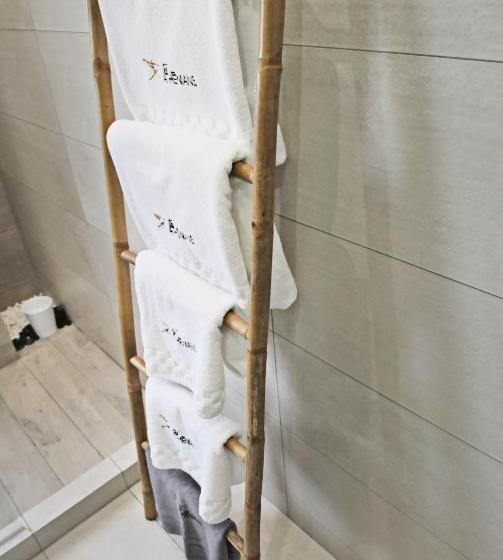 استودیوی لوکس, The Athenians Modern Apartments