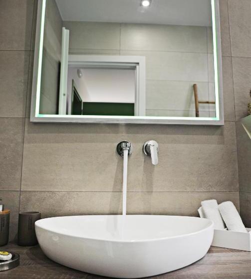 استودیوی لوکس, The Athenians Modern Apartments