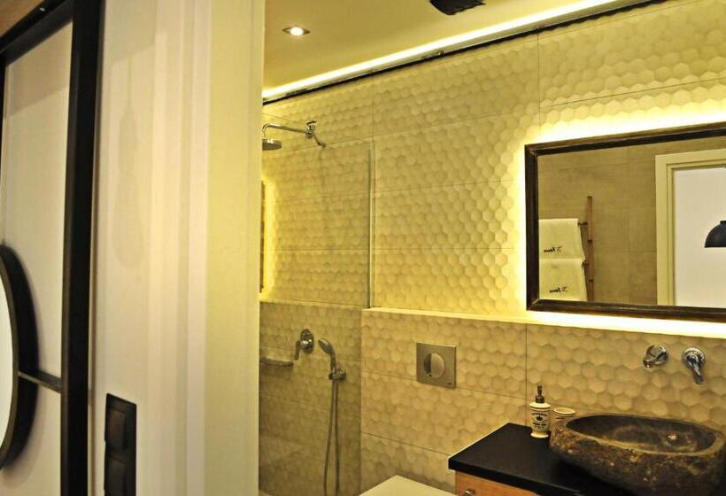 اتاق لوکس چهار تخته, The Athenians Modern Apartments