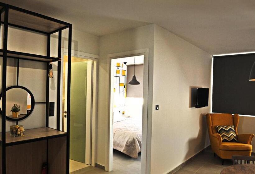 اتاق لوکس چهار تخته, The Athenians Modern Apartments