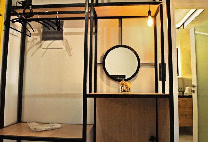 اتاق لوکس چهار تخته, The Athenians Modern Apartments