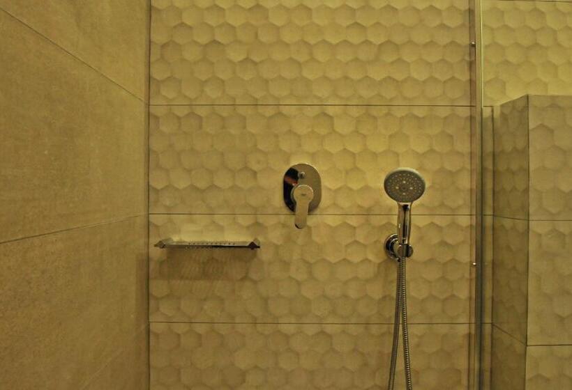 اتاق لوکس چهار تخته, The Athenians Modern Apartments