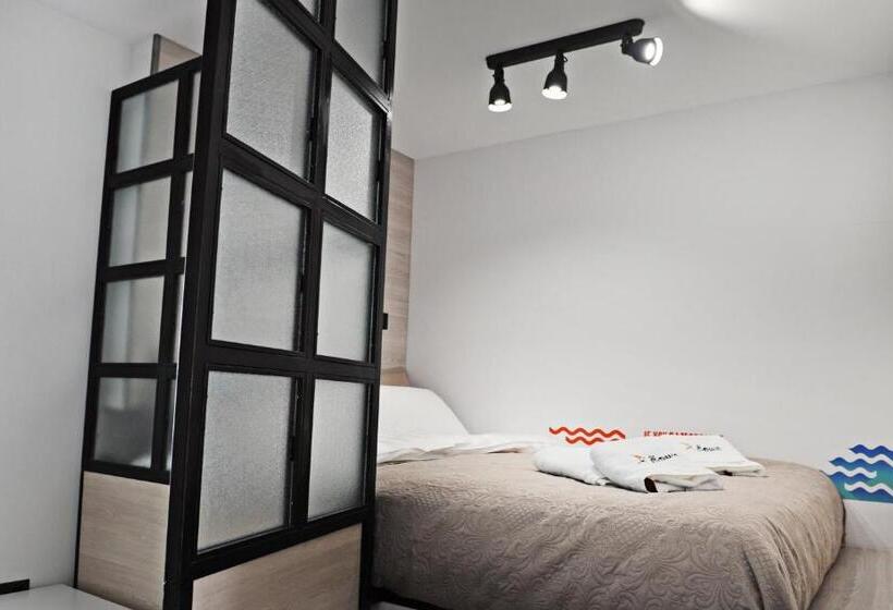 سوییت خانوادگی, The Athenians Modern Apartments