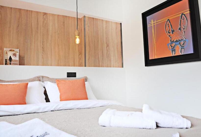 سوییت خانوادگی, The Athenians Modern Apartments