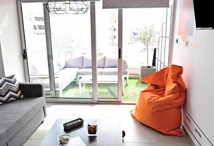 سوییت خانوادگی, The Athenians Modern Apartments