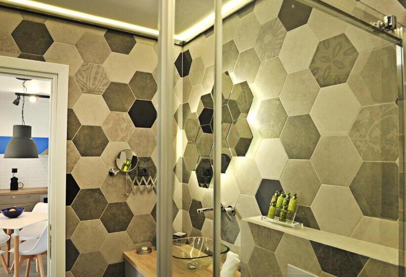 سوئیت جونیور با تراس, The Athenians Modern Apartments