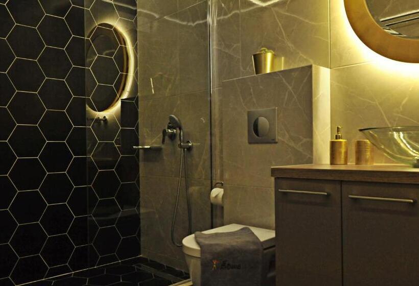 سوییت لوکس, The Athenians Modern Apartments