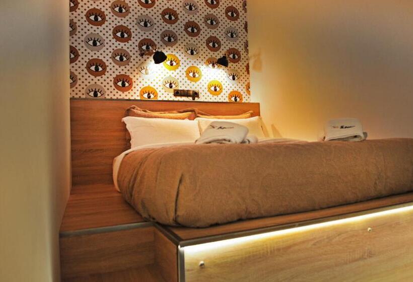 سوییت لوکس, The Athenians Modern Apartments