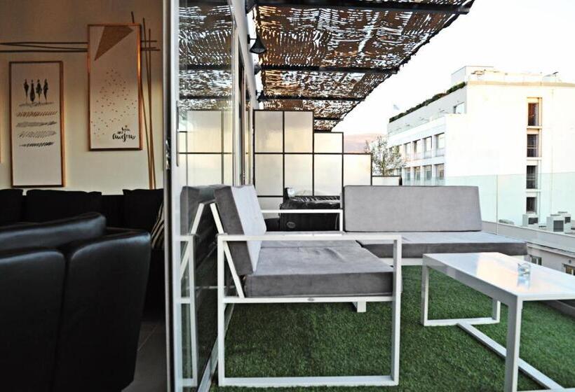 سوییت لوکس, The Athenians Modern Apartments