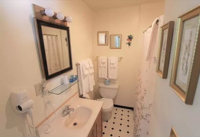 Suite Queen Bed, Alexander S Lodge