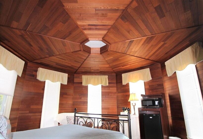 جناح سرير ملكى, Alexander S Lodge