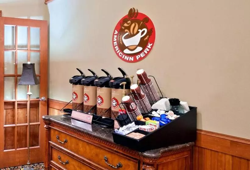 キングサイズベッドのデラックススイート, Americinn By Wyndham Elkhorn Near Lake Geneva