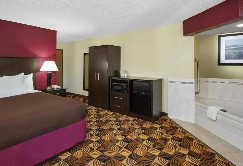 キングサイズベッドのデラックススイート, Americinn By Wyndham Elkhorn Near Lake Geneva