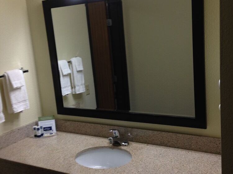 Номер Executive, Americinn By Wyndham Elkhorn Near Lake Geneva