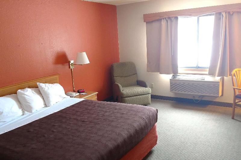 带大床的套房, Americinn By Wyndham Iron River