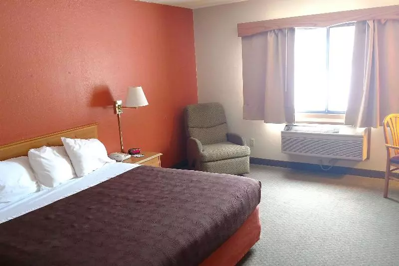 キングサイズベッドのスタンダードルーム, Americinn By Wyndham Iron River