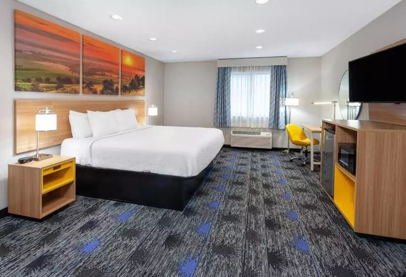 キングサイズベッドのデラックスルーム, Days Inn By Wyndham Wooster