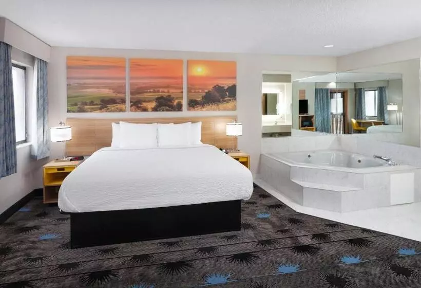 キングサイドベッドのスタンダードワンルーム, Days Inn By Wyndham Wooster