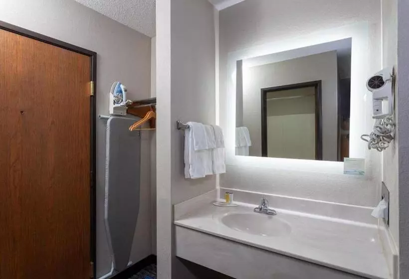 キングサイドベッドのスタンダードワンルーム, Days Inn By Wyndham Wooster