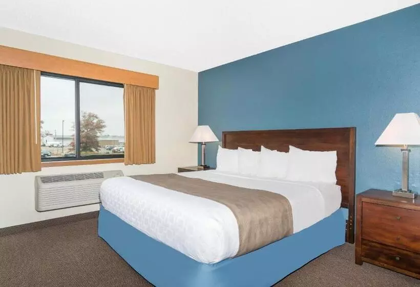 キングサイズベッドのスタンダードルーム, Days Inn & Suites By Wyndham Baxter Brainerd Area