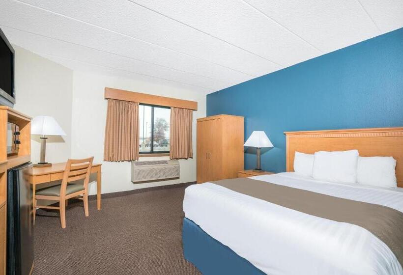 스탠다드 룸 킹사이즈 침대, Days Inn & Suites By Wyndham Baxter Brainerd Area