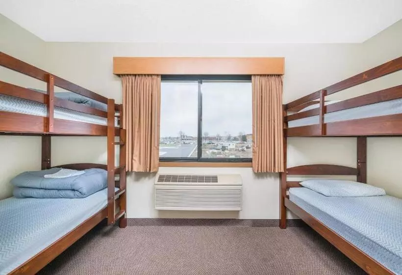 キングサイズベッドのスイートルーム, Days Inn & Suites By Wyndham Baxter Brainerd Area