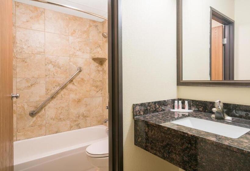 جناح سرير كينج, Days Inn & Suites By Wyndham Baxter Brainerd Area