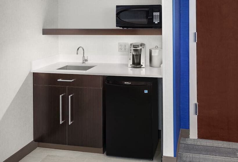 スイート, Holiday Inn Express South Portland, An Ihg