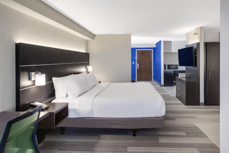 キングサイズベッドのスイートルーム, Holiday Inn Express South Portland, An Ihg