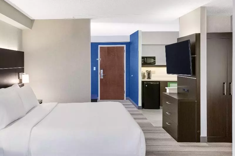 キングサイズベッドのスイートルーム, Holiday Inn Express South Portland, An Ihg